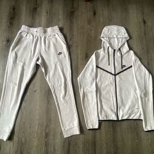 Old Style Nike Tech